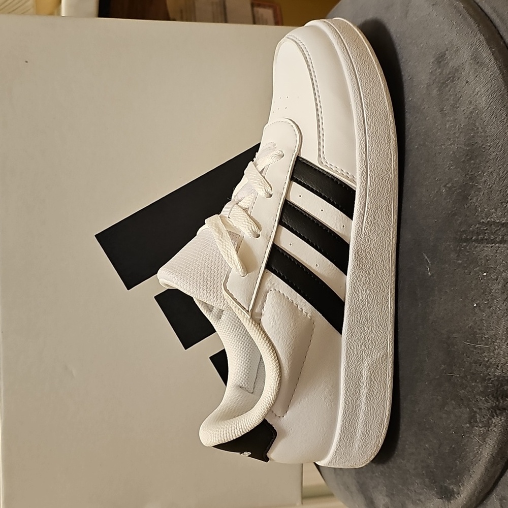 Adidas sneaker - Picture 2 of 11